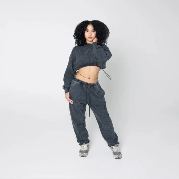 STRIPT Cozy crop sweatshirt - Picture 1 of 8